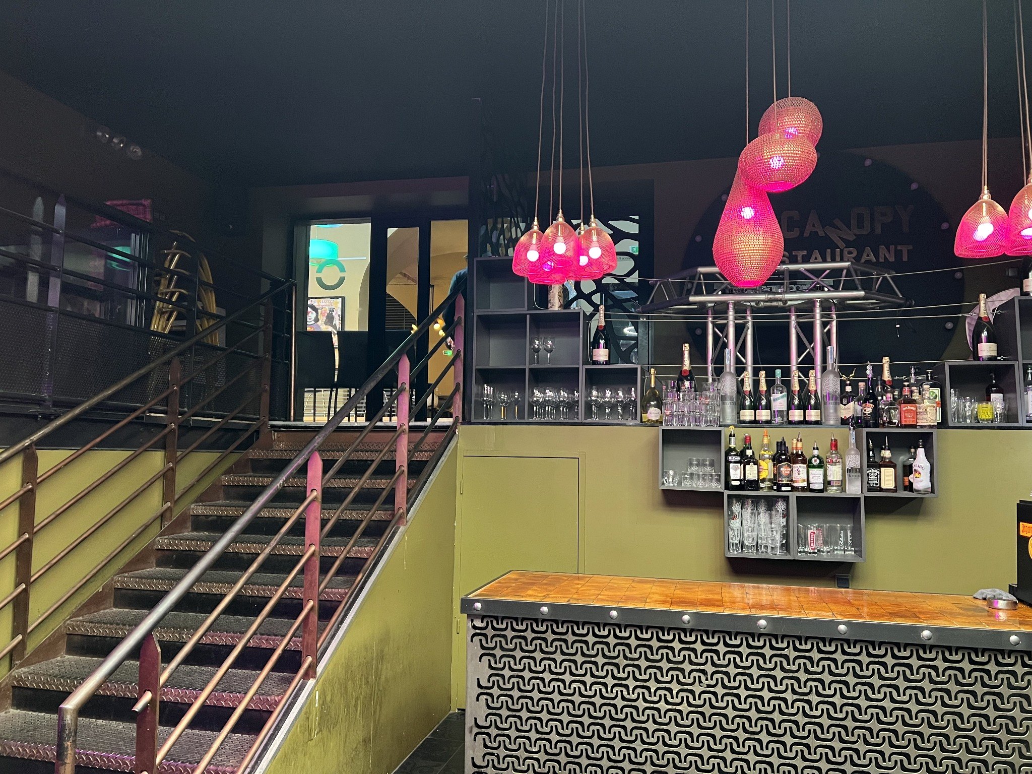 Le Canopy bar